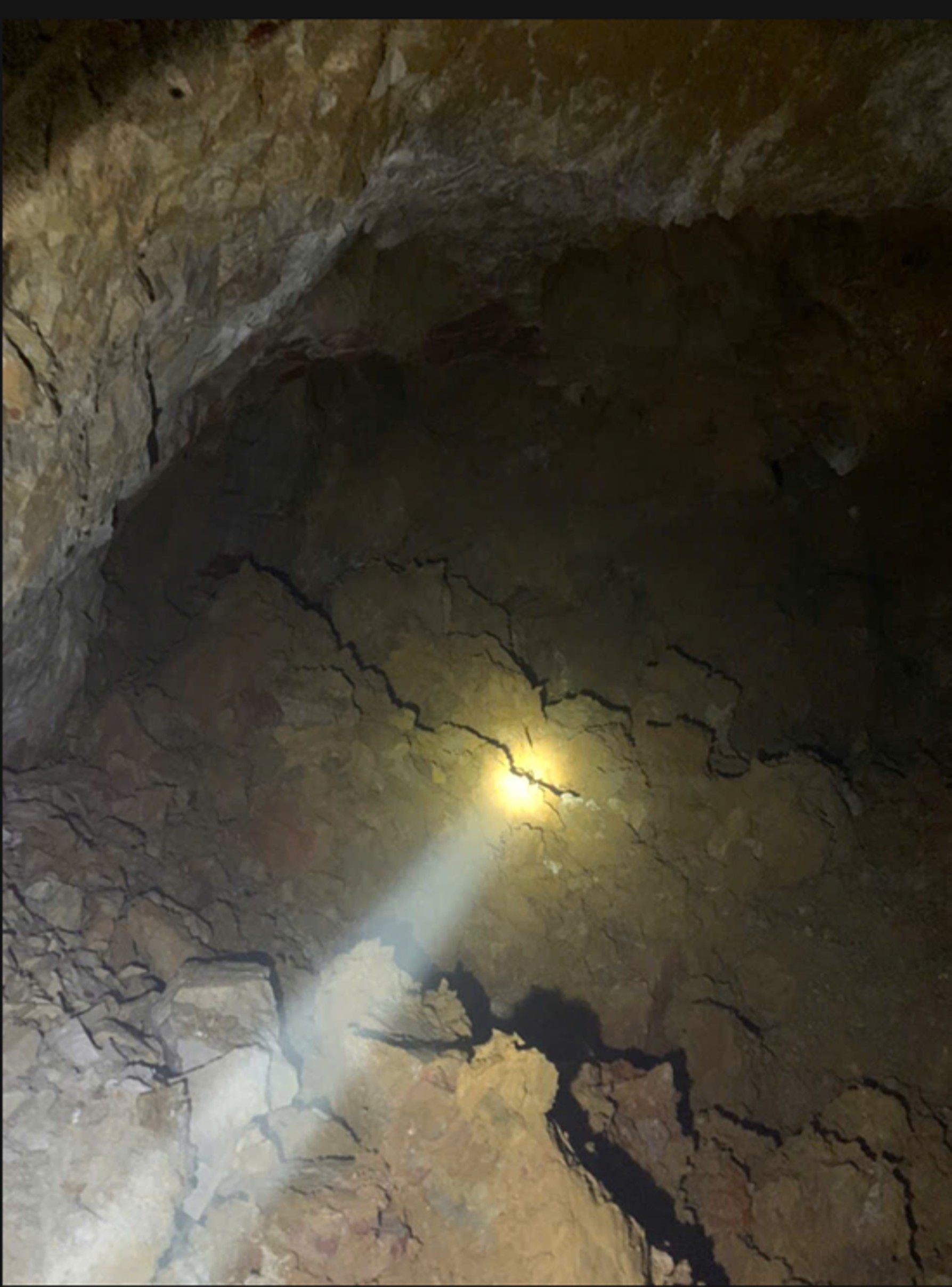 Hầm qua Hang Karto